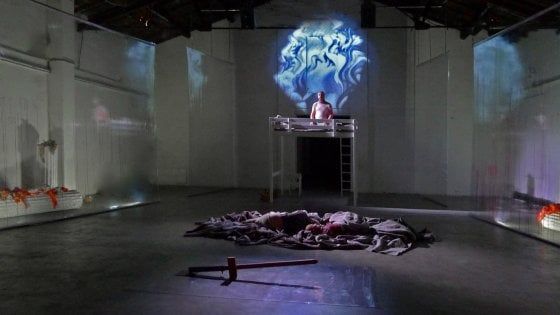 "Ripensare un'arte più duttile alla malattia, alla resistenza, al nuovo mondo"