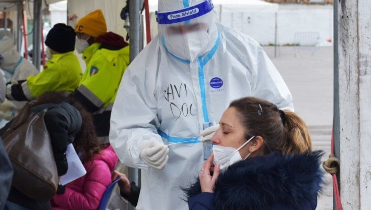 Contagi in aumento, ma ecco perché (per ora) il Covid non fa paura al Piemonte