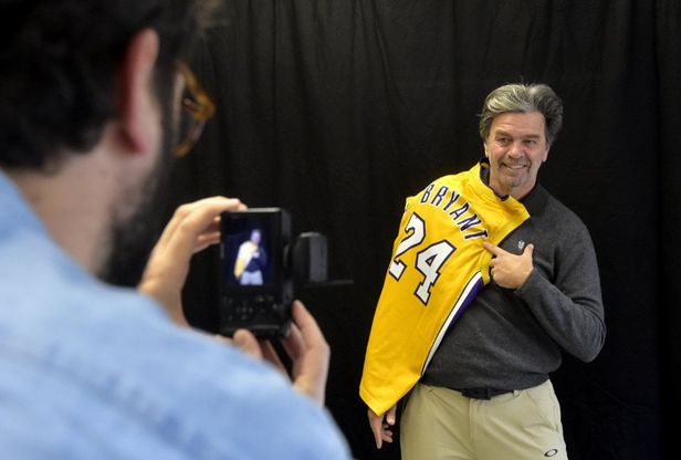 Una foto per Kobe: il ricordo di un gruppo di fan parmigiani 
