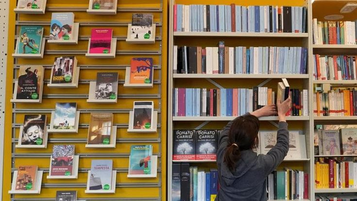 Gialli e tante scrittrici: ecco i consigli dei librai su cosa portarsi da leggere in vacanza