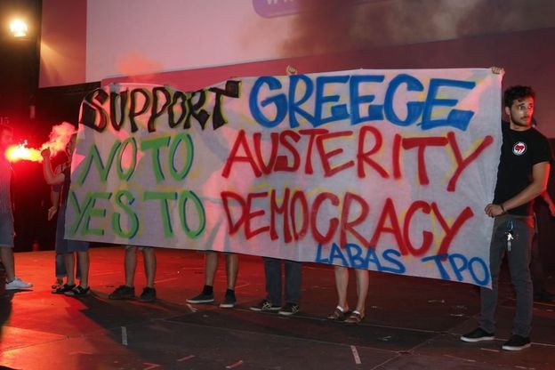 "Grecia, no all'austerity": irruzione di Làbas sul palco del Cinema Ritrovato