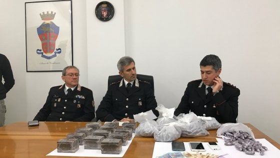 Parma, operazione lungo l'Asolana: sequestrati 12 chili di hashish
