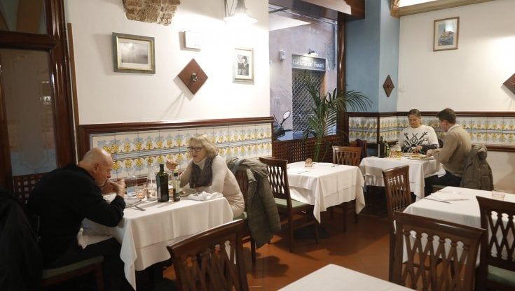 Bologna, la rabbia dei ristoratori: "Pranzi di Natale già prenotati, e ora rischia di saltare tutto"