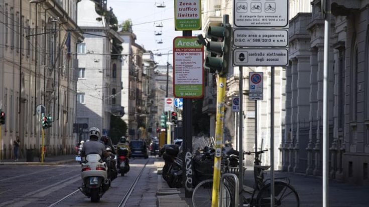 Niente moto in Area B e C, c’è l’ipotesi referendum: Sala pensa al rinvio dell’entrata in vigore
