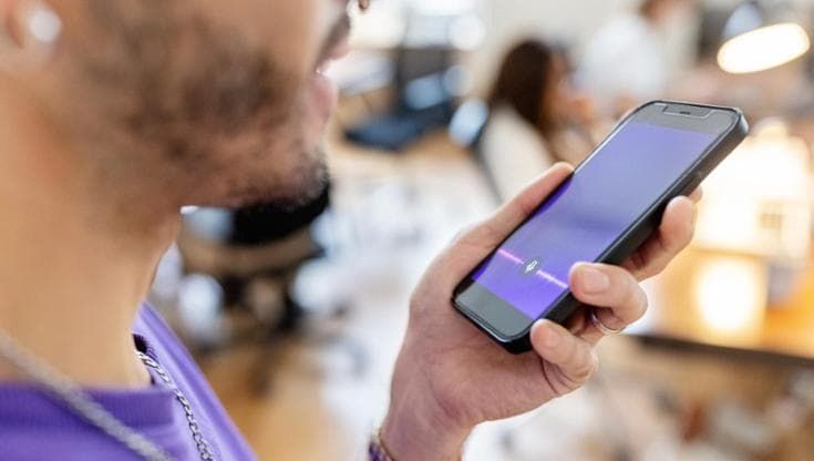 AudioHijack, l’attacco invisibile (e inudibile) che raggira gli assistenti vocali IA