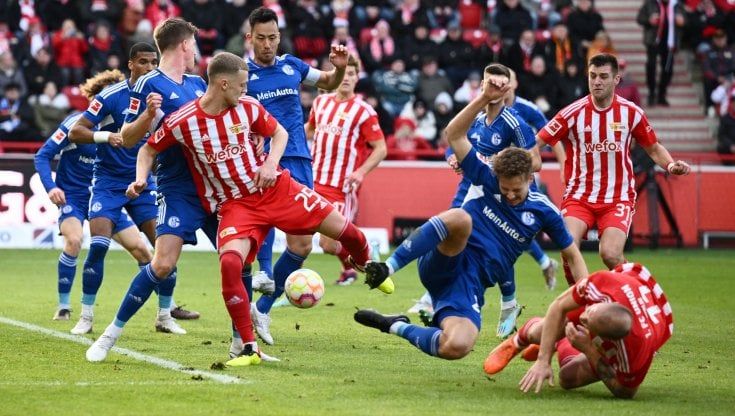 Bundesliga, vetta amara per l'Union Berlino: 0-0 con il fanalino di coda Schalke. Dortmund ok, in tre al comando