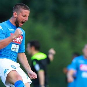 Napoli, è subito goleada: Mertens ne fa sei