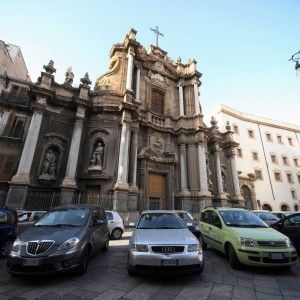 Nuove isole pedonali al via ma per gli arredi e i fiori sono finiti i soldi