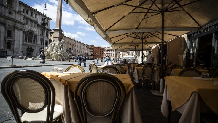 Tavolino selvaggio a Roma, il solito rischio che il provvisorio diventi definitivo