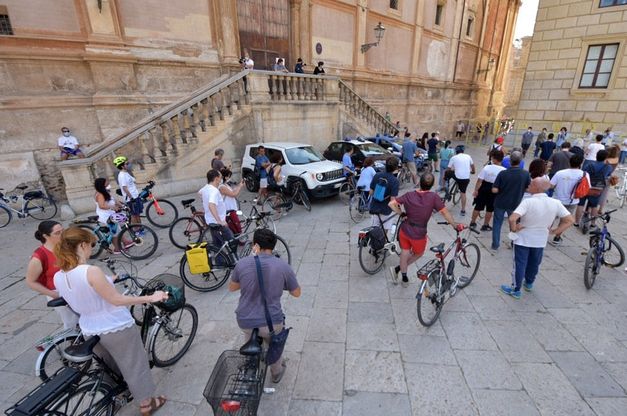 Palermo, in cento al municipio con le bici per chiedere nuove piste ciclabili