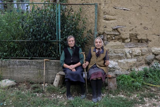 Serbia, viaggio tra i paesi fantasma: tra crepe e baracche, i volti di chi resiste