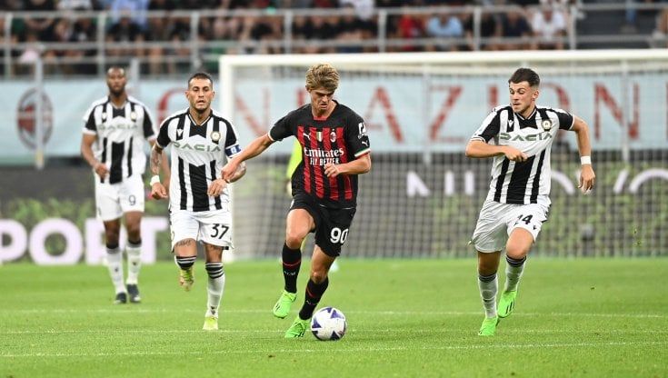 Milan, De Ketelaere a piccoli passi. Ma con i tifosi è subito feeling
