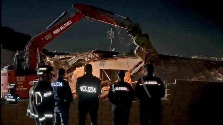 Clan Petrov, ville abusive con marmi e statue di leoni: al via la demolizione