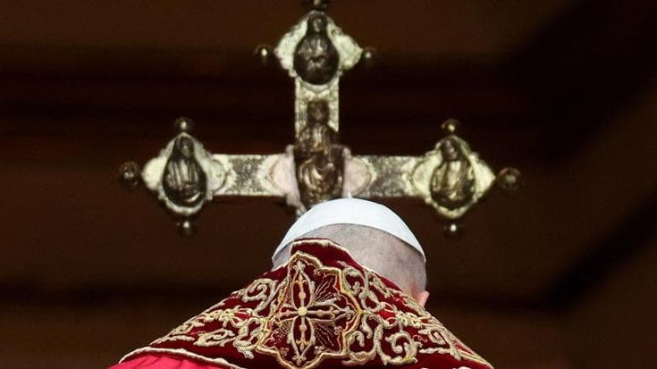 Chiude la Porta santa: al Giubileo dei due Papi 33 milioni di pellegrini