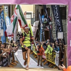 Tor des Géants, il bergamasco Bosatelli primo a Courmayeur dopo aver percorso 330 km in 75 ore  