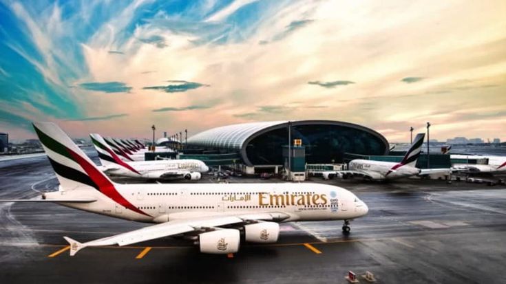 Emirates, 5 giorni di selezione personale: “Al colloquio vestiti classici”. Ecco stipendi e benefit