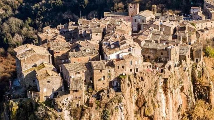 Case a un euro e locali gratis per aprire attività. L’Italia dei borghi si reinventa per non sparire