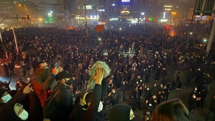 Iran, le proteste dell’11 gennaio. La fondazione della Nobel Mohammadi: “Almeno duemila morti”