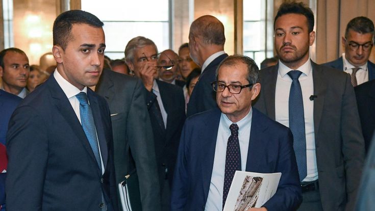 Manovra, 5S all’assalto del Tesoro. Tria a Conte: basta attacchi o lascio
