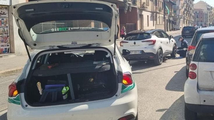 Giovane in monopattino investito e sbalzato contro un muro a Borgo Vittoria, è gravissimo