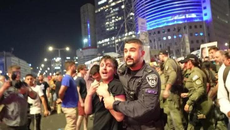 Israele, tafferugli e proteste a Tel Aviv durante manifestazione contro il governo