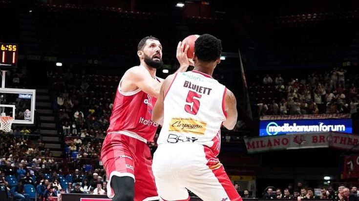 Serie A, Venezia da sola in testa. Milano ko in casa contro Pesaro