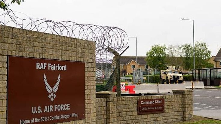 Gran Bretagna, 5 arresti per esplosivi vicino base Raf usata da Usa. Trump: “Volevano fare danni”