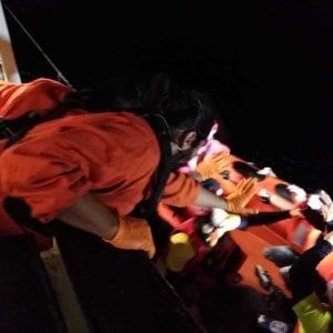 Migranti, Open arms soccorre 45 migranti al largo di Lampedusa