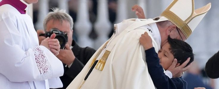 Papa Francesco a Fatima, sono santi i pastorelli Francisco e Giacinta 
