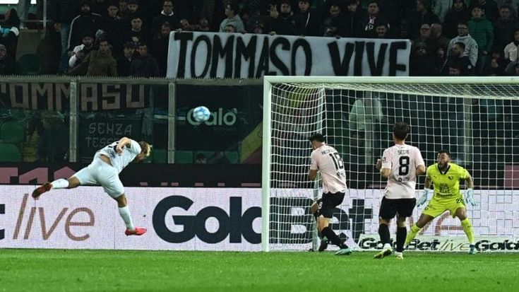 Serie B, il Venezia vince 3-0 a Palermo ed è secondo