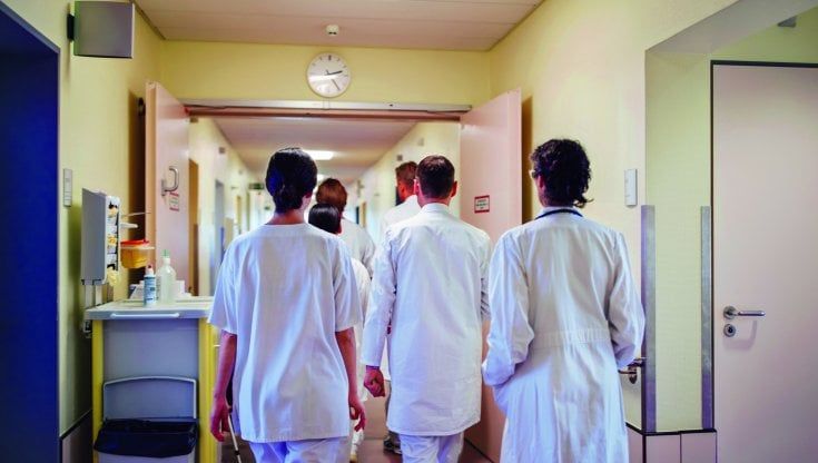 Medici No Vax: 213 sospesi a Palermo, uno è in corsa per fare il primario