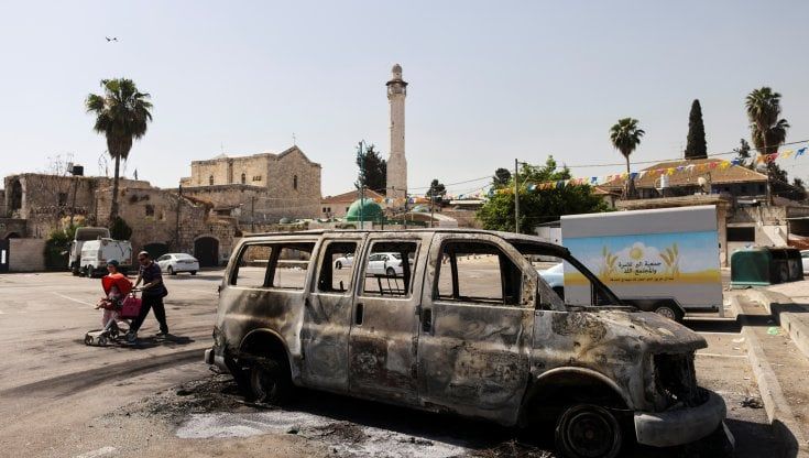 Israele, il fronte interno: arabi israeliani attaccano sinagoghe, ristoranti e case 