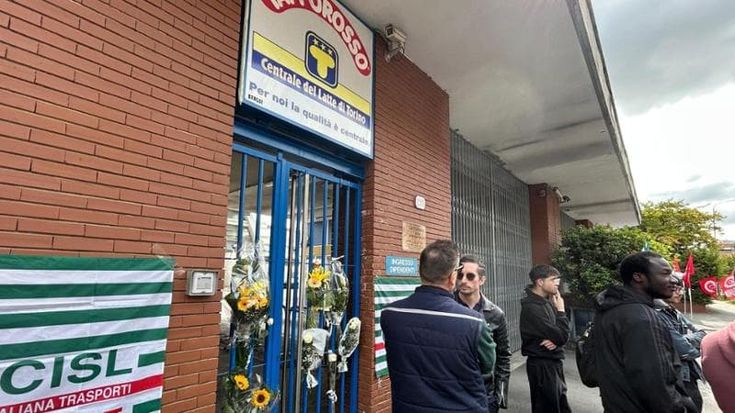 La Centrale del latte si ferma per Raffaele: “Siamo stufi di fare condoglianze”