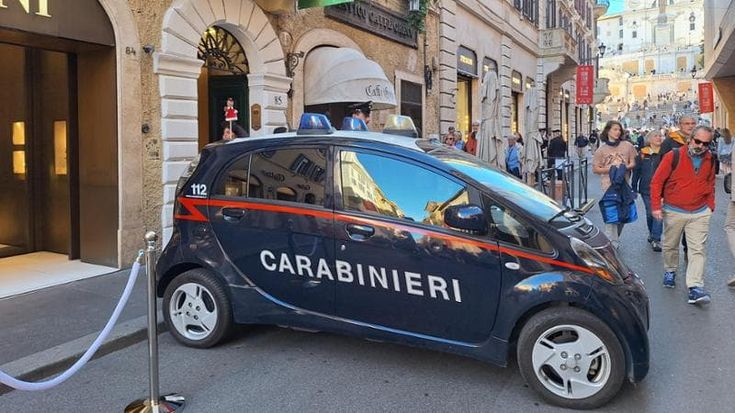 Caffe Greco, sfratto esecutivo e cambio di serratura. Il gestore: “Non è finita qui”