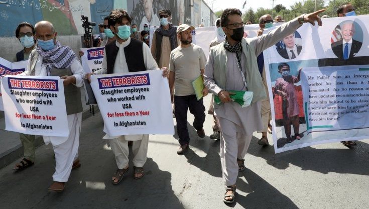 Afghanistan, il dramma degli interpreti: "Nessun futuro a Kabul per noi. C’è l’esilio o la morte"