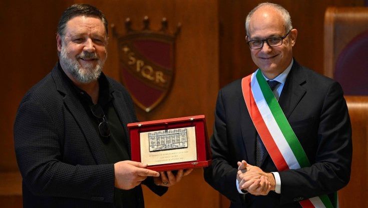 Russell Crowe, il 'Gladiatore' al Campidoglio: "Sempre al servizio di Roma"