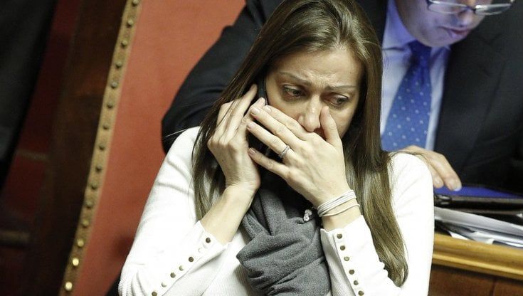 Votano con il governo i forzisti Causin e Rossi. Tajani: "Fuori dal partito". Sì anche da Nencini, Cerno e Lonardo Mastella 