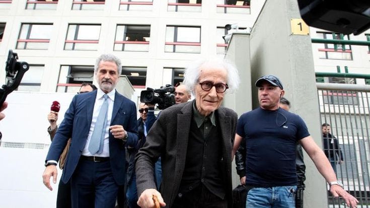 Definì Meloni ‘neonazista nell’anima’, Luciano Canfora prosciolto dopo il ritiro della querela: stop al processo. Il legale Laforgia: “Opinioni storiche non si giudicano in tribunale”