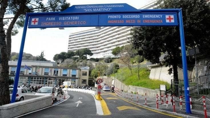 Muore durante una biopsia al San Martino, indagati primario e specializzando per omicidio colposo