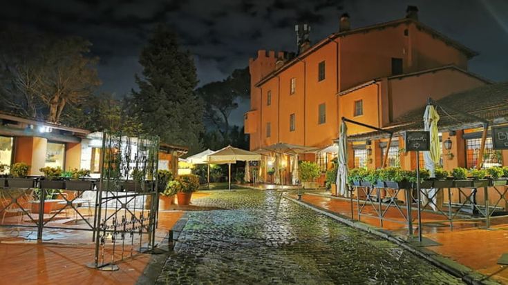 Cena al Rotary con Gasparri e Rachele Mussolini: tre (falsi) allarmi bomba, arrivano gli artificieri