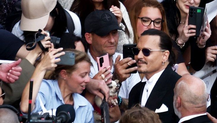 Festival di Cannes 2023: al via con il bagno di folla per Johnny Depp e una poesia per l'Ucraina di Catherine Deneuve