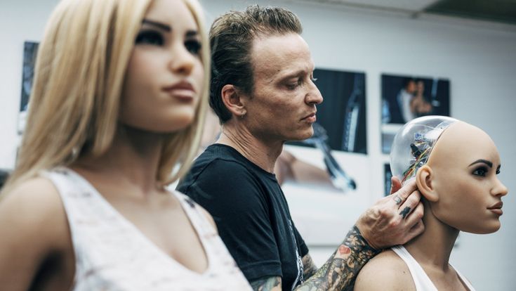 Dentro la fabbrica delle sex doll