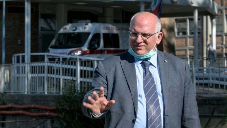 Ascierto salva un uomo dall'infarto in un ristorante: "Servono corsi base per tutti e defibrillatori in città"