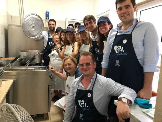 Bari, i giovani imprenditori di Confindustria cuochi per i parrocchiani