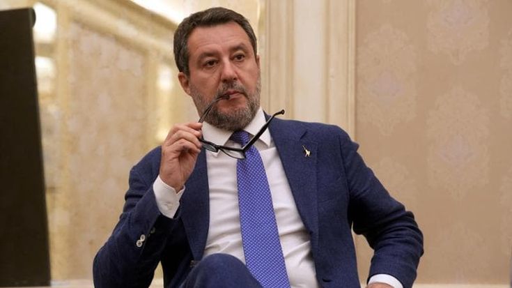 Salvini: “Basta soldi all'Ucraina se servono a pagare mignotte e ville all’estero”