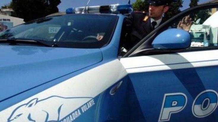 Terrore in via Tiburtina, rapina in un locale: barista gambizzato per 300 euro. Banditi in fuga
