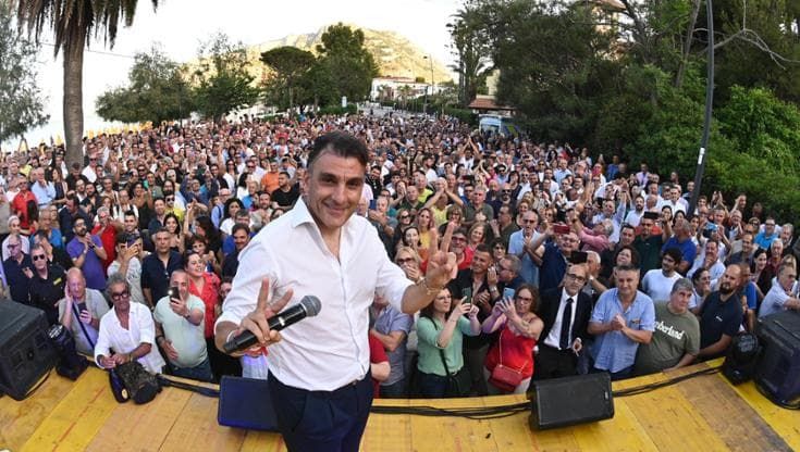 Santi, social e calcio: Edy Tamajo, l’acchiappavoti con il cuore a Mondello