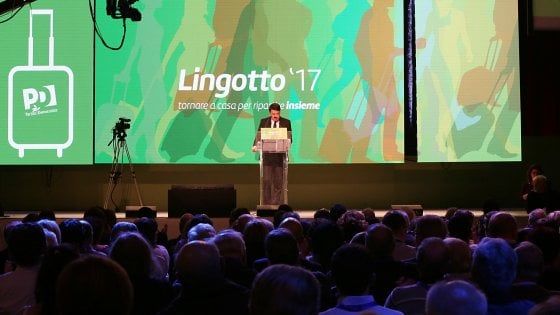 Torino, in duemila al Lingotto per Renzi: "Abbiamo fatto il superpieno"