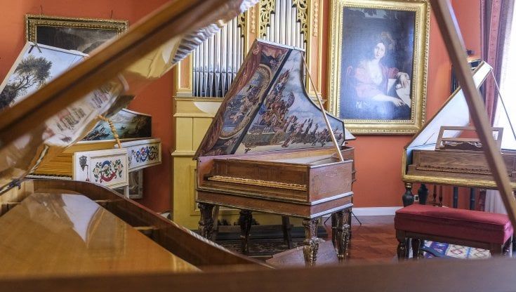 Un universo di macchine sonanti, così a Cinisi costruiscono e restaurano cembali e pianoforti d'epoca