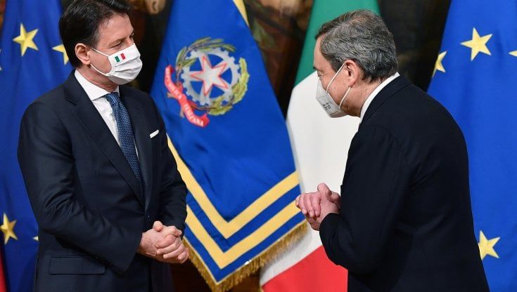 Per Draghi il governo è ai titoli di coda. E oggi salirà al Colle